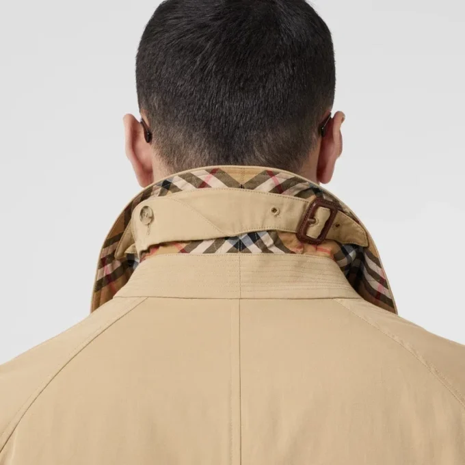 Abrigo tipo Car Coat ligero de largo medio Abrigo tipo Car Coat ligero de largo medio