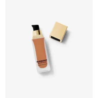 Base de maquillaje mate perfeccionadora Beyond Wear – 115 Medio-oscuro frío