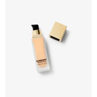 Base de maquillaje mate perfeccionadora Beyond Wear – 20 Fair Warm