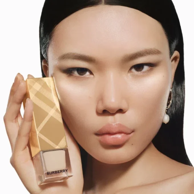 Base de maquillaje Ultimate Glow – 10 Fair Warm