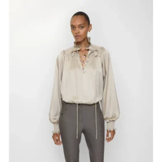 Blusa de seda geométrica