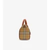 Bolso tipo boliche mediano a cuadros Bolso tipo boliche mediano a cuadros