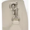 Bolso tipo cubo mediano con clip en forma de B Bolso tipo cubo mediano con clip en forma de B