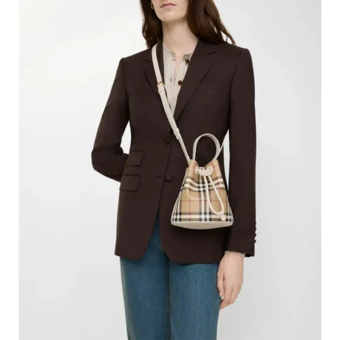 Bolso tipo cubo Mini Check Bolso tipo cubo Mini Check