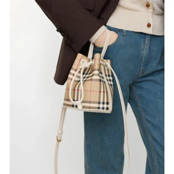 Bolso tipo cubo Mini Check Bolso tipo cubo Mini Check