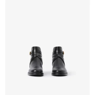 Botas de cuadros y cuero