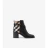 Botas de tacón con estampado de cuadros y cuero Botas de tacón con estampado de cuadros y cuero