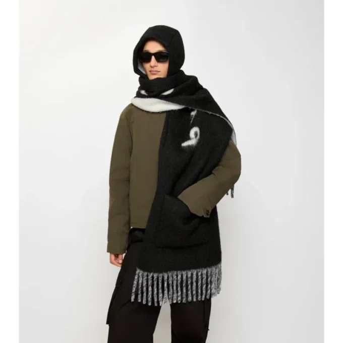 Bufanda con capucha de mezcla de lana de alpaca con logotipo