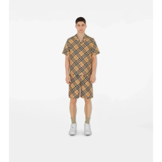 Camisas de seda con estampado de cuadros oversize Camisas de seda con estampado de cuadros oversize