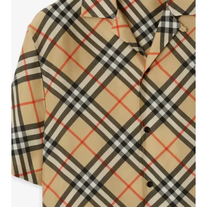 Camisas de seda con estampado de cuadros oversize Camisas de seda con estampado de cuadros oversize