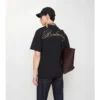 Camiseta de algodón con logotipo cursivo y estampado de cuadros