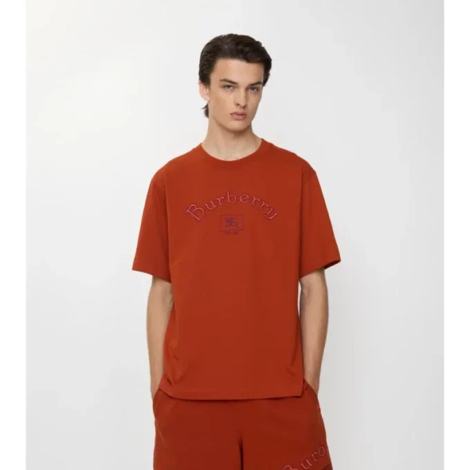 Camiseta de algodón con logotipo gótico Camiseta de algodón con logotipo gótico