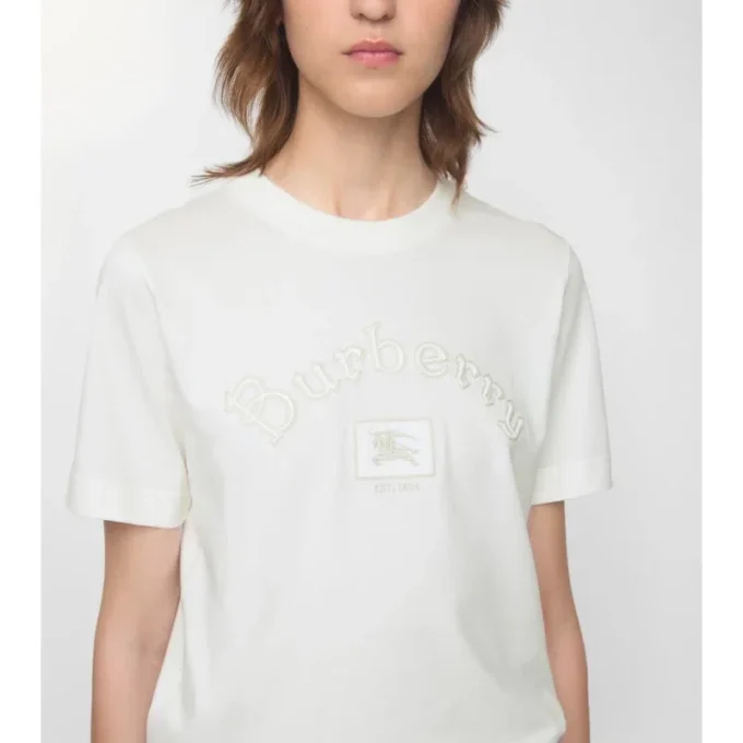 Camiseta de algodón con logotipo gótico Camiseta de algodón con logotipo gótico