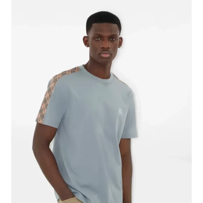 Camiseta de algodón con ribetes a cuadros Camiseta de algodón con ribetes a cuadros