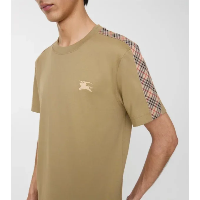 Camiseta de algodón con ribetes a cuadros Camiseta de algodón con ribetes a cuadros