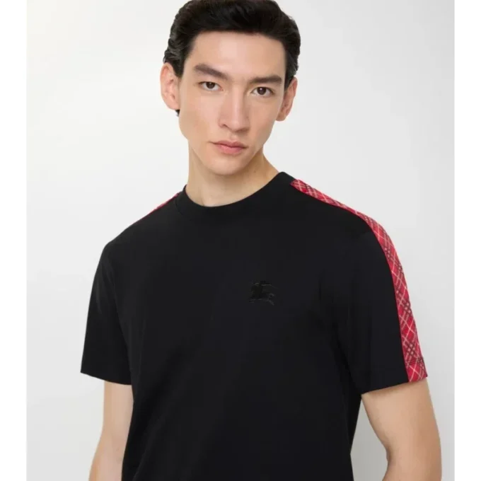 Camiseta de algodón con ribetes a cuadros Camiseta de algodón con ribetes a cuadros