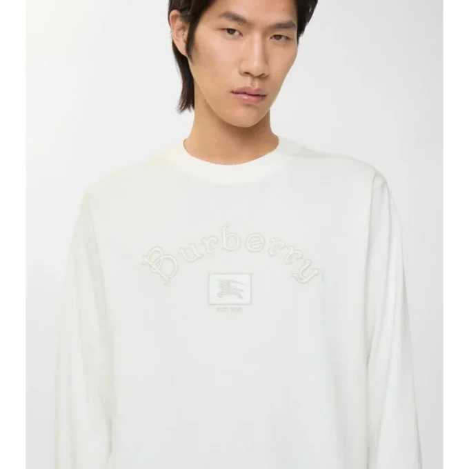 Camiseta de algodón de manga larga con logotipo gótico Camiseta de algodón de manga larga con logotipo gótico