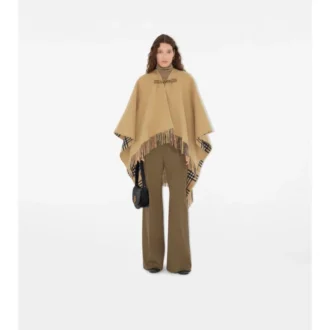 Capa de lana con estampado de cuadros