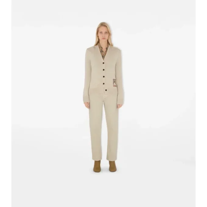 Cardigan de lana con etiqueta de cuadros Cardigan de lana con etiqueta de cuadros