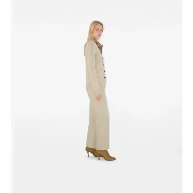 Cardigan de lana con etiqueta de cuadros Cardigan de lana con etiqueta de cuadros