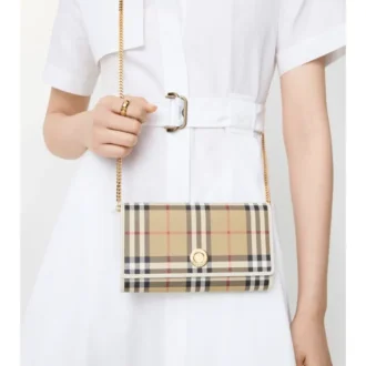 Cartera con correa de cadena y estampado de cuadros