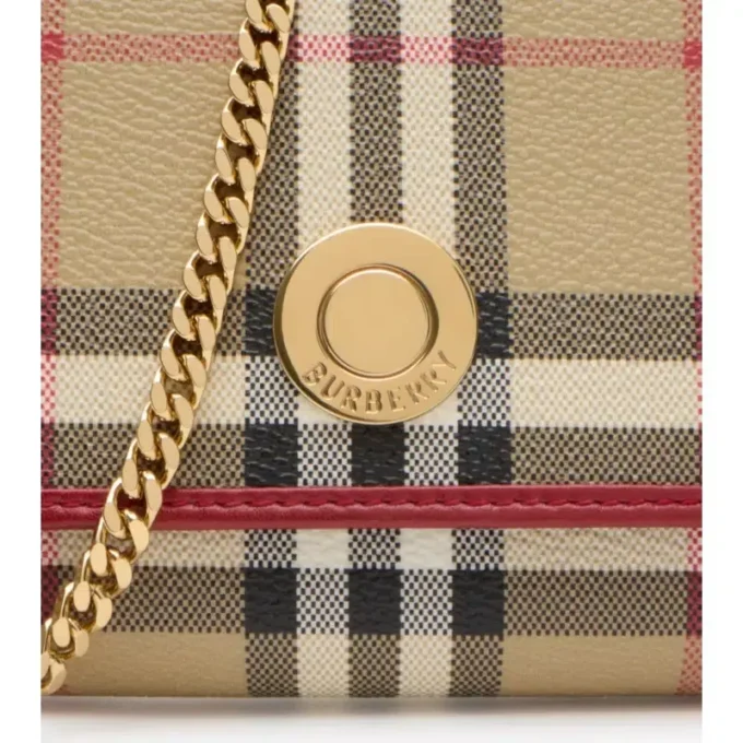 Cartera con correa de cadena y estampado de cuadros