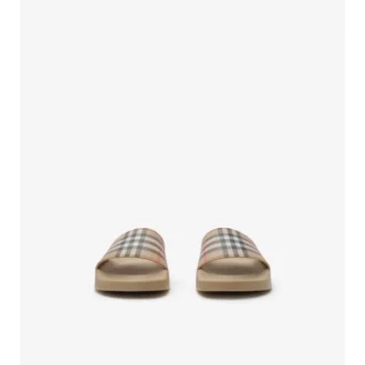 Chanclas con estampado de cuadros