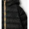 Chaqueta acolchada con capucha de nailon con cinta a cuadros Chaqueta acolchada con capucha de nailon con cinta a cuadros