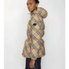 Chaqueta acolchada con capucha de nailon con estampado de cuadros Chaqueta acolchada con capucha de nailon con estampado de cuadros