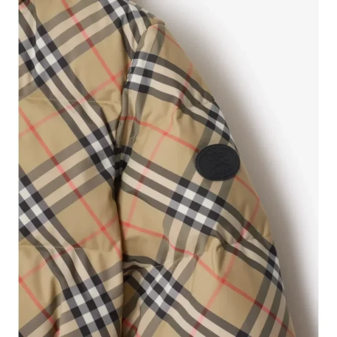Chaqueta acolchada con capucha de nailon con estampado de cuadros Chaqueta acolchada con capucha de nailon con estampado de cuadros