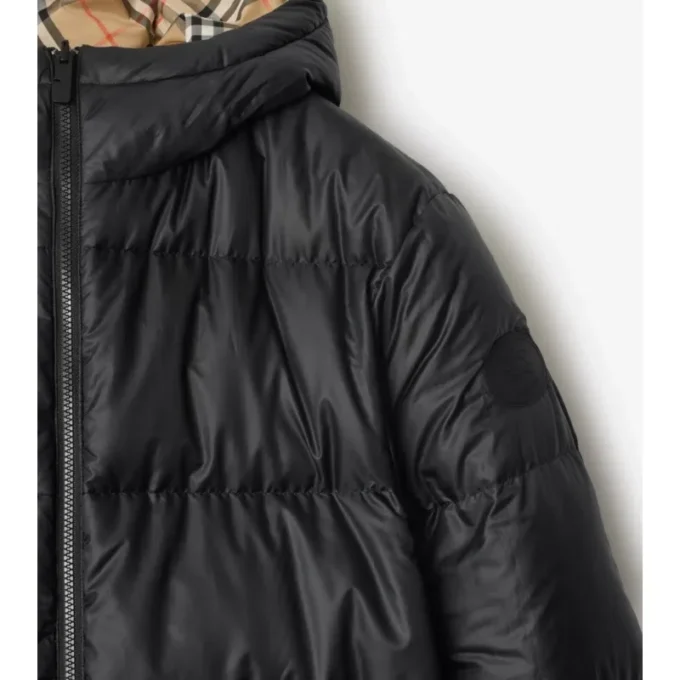 Chaqueta acolchada reversible con capucha y estampado de cuadros