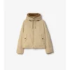 Chaqueta con capucha de Gabardine y ribete de piel de oveja Chaqueta con capucha de Gabardine y ribete de piel de oveja