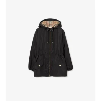 Chaqueta con capucha de nailon
