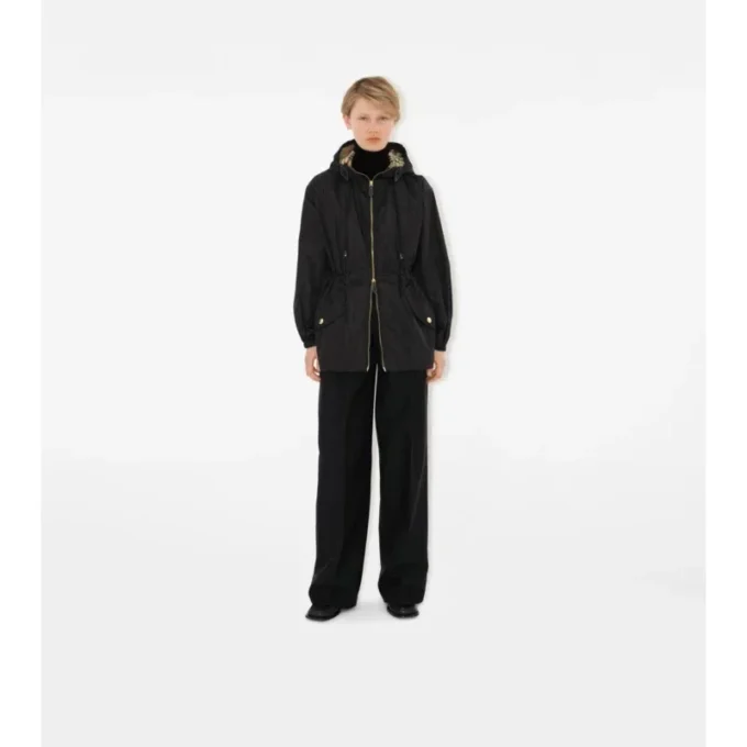 Chaqueta con capucha de nailon Chaqueta con capucha de nailon