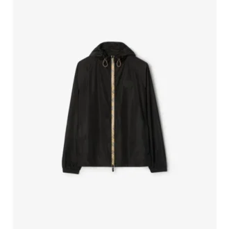 Chaqueta con capucha de nailon con cinta a cuadros