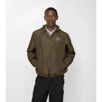 Chaqueta con capucha de nailon EKD