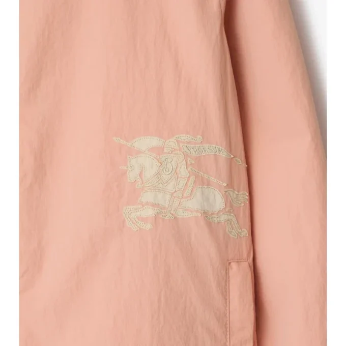 Chaqueta con capucha de nailon EKD