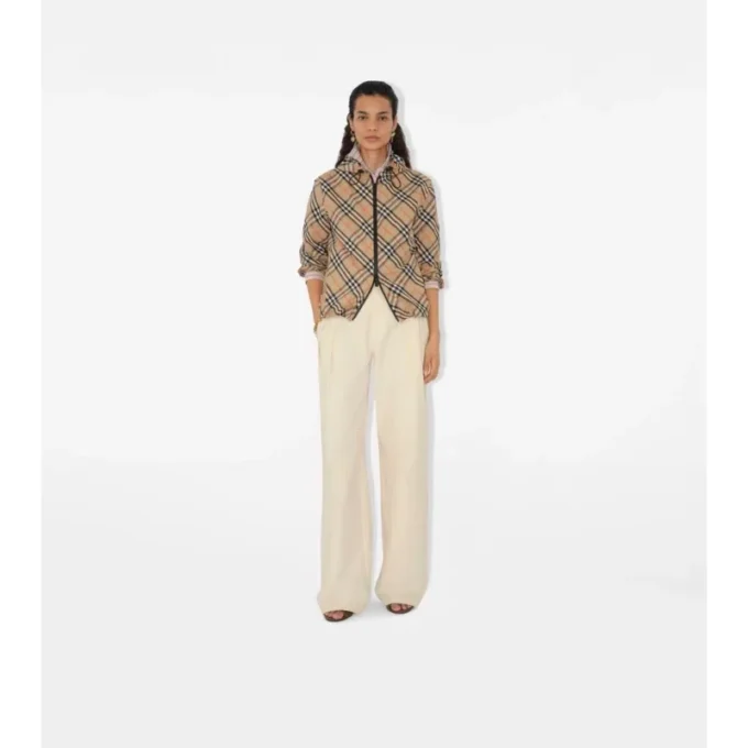 Chaqueta con capucha y estampado de cuadros Chaqueta con capucha y estampado de cuadros