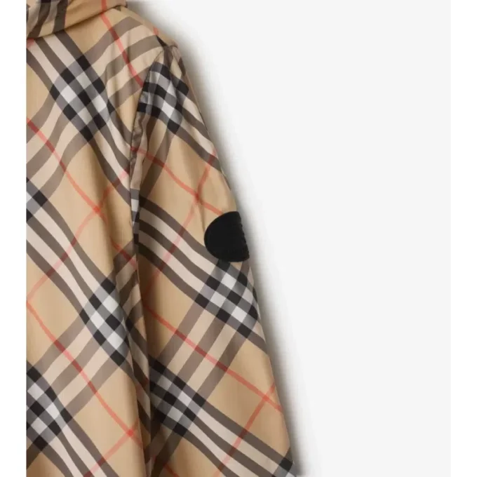 Chaqueta con capucha y estampado de cuadros Chaqueta con capucha y estampado de cuadros