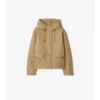 Chaqueta corta acolchada de nylon con capucha Chaqueta corta acolchada de nylon con capucha
