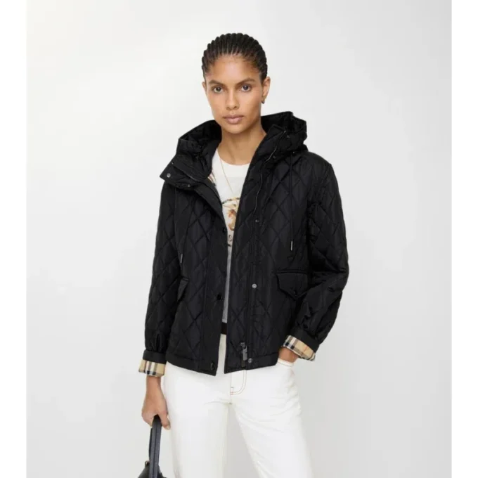 Chaqueta corta acolchada de nylon con capucha
