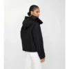 Chaqueta corta acolchada de nylon con capucha