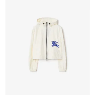 Chaqueta corta con capucha de nylon
