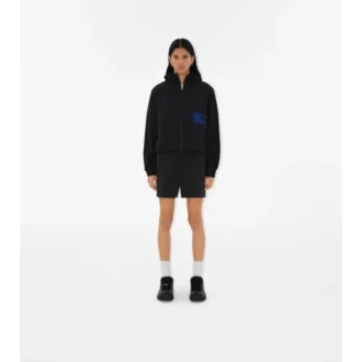 Chaqueta corta con capucha de nylon