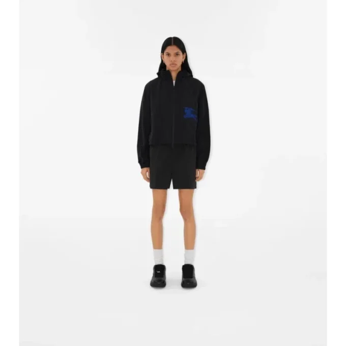 Chaqueta corta con capucha de nylon