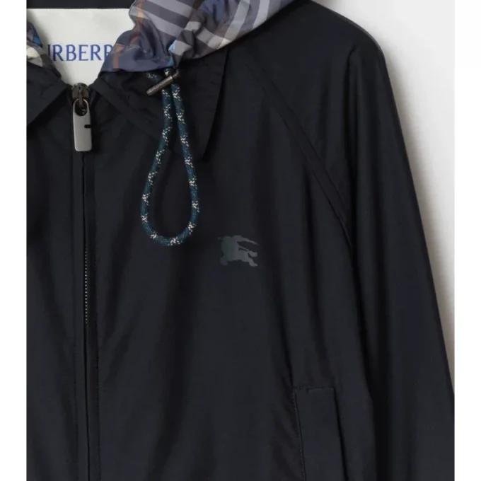Chaqueta corta con capucha Newcott