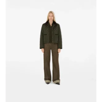 Chaqueta corta de nailon acolchada