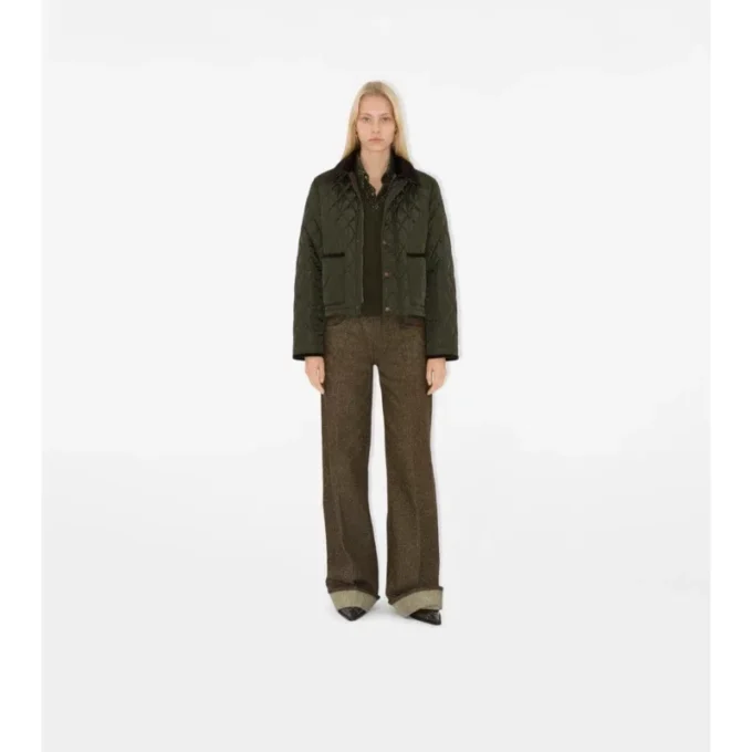 Chaqueta corta de nailon acolchada
