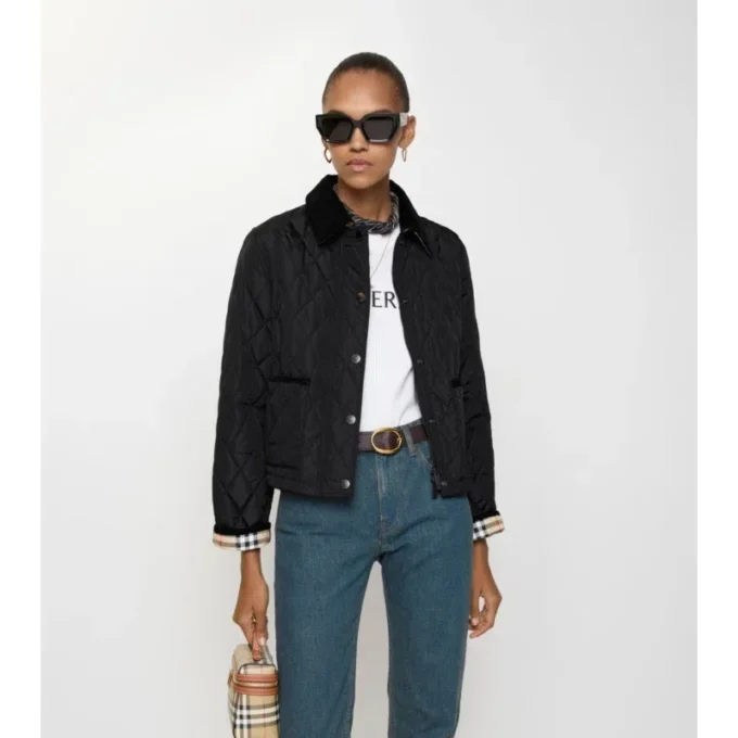 Chaqueta corta de nailon acolchada