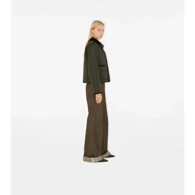 Chaqueta corta de nailon acolchada